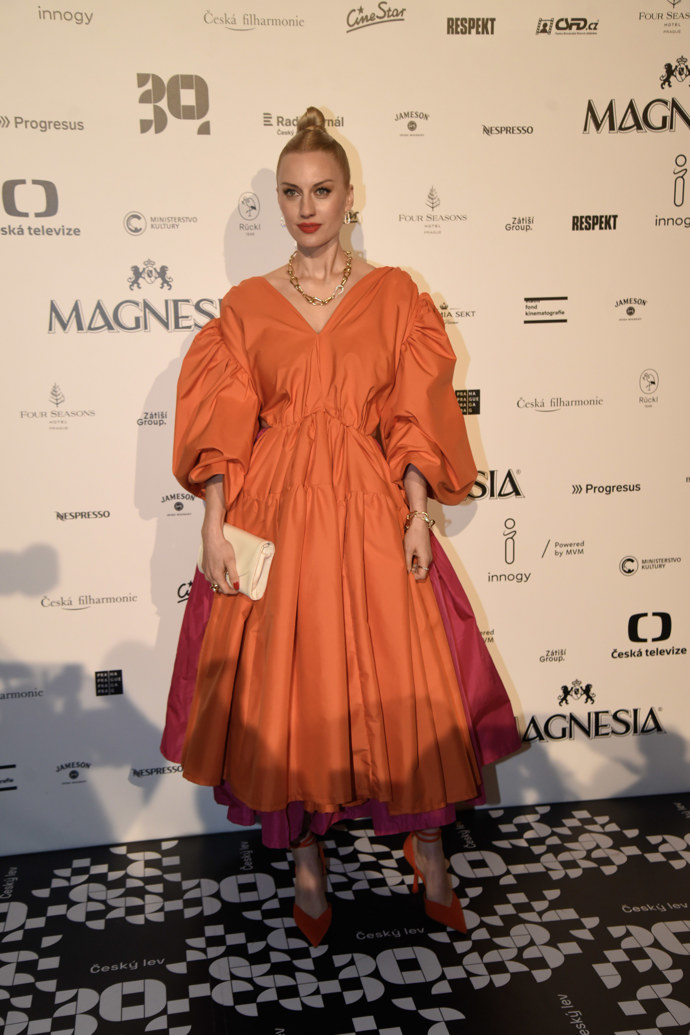 Herečka Natalia Germani byla nepřehlédnutelná.