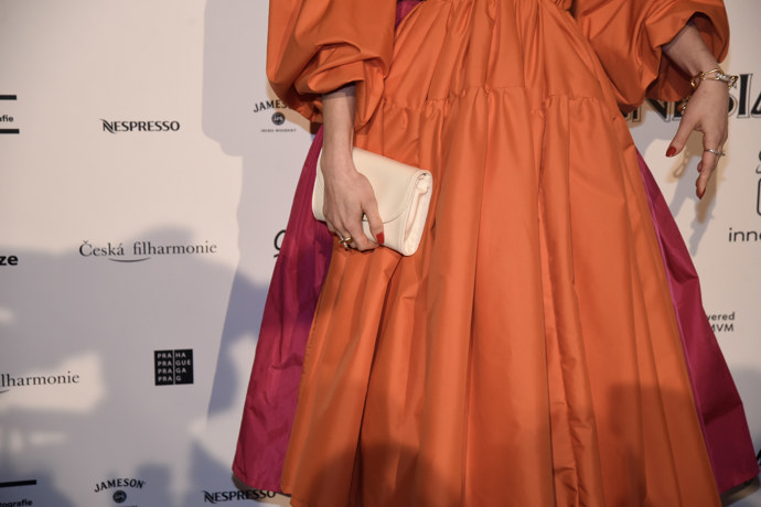 Kabelka Natalie Germani v pudrovém odstínu.