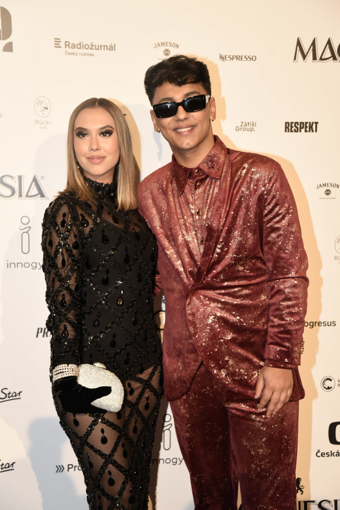 Marsell Bendig se nechal obléknout návrhářkou Debbie Brown.