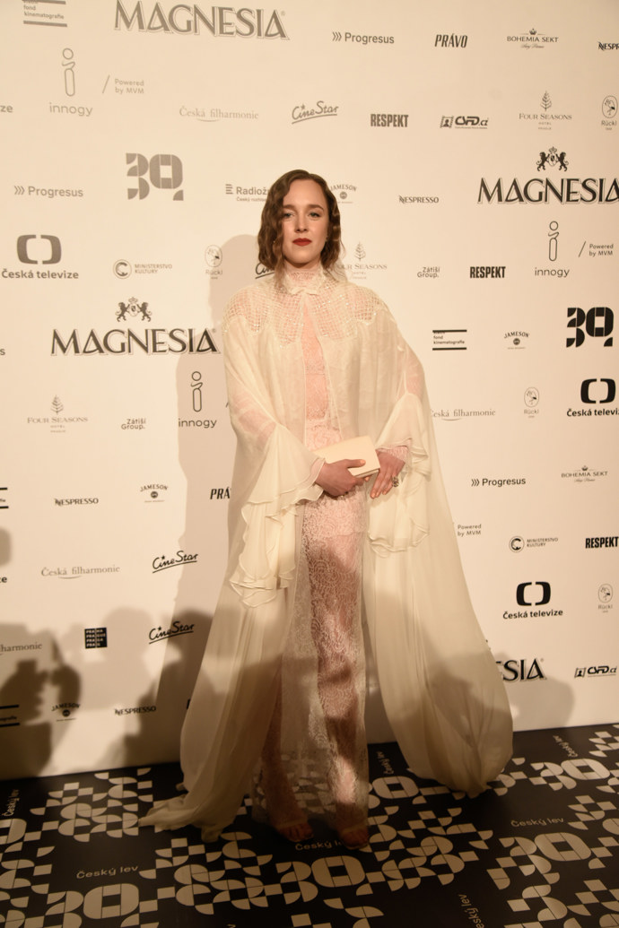 Denisa Barešová byla okouzlující ve sněhobílé róbě.