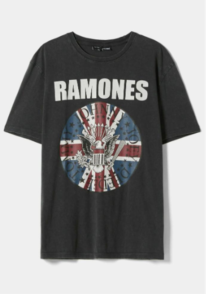 Divoký životní styl další legendy – americké kapely Ramones - se podepsal i na délce jejich kariéry. Už dlouho sice nehrají, motivy oslavující punk-rockovou partičku z New Yorku ale oslovují dodnes. Bershka, 499 Kč