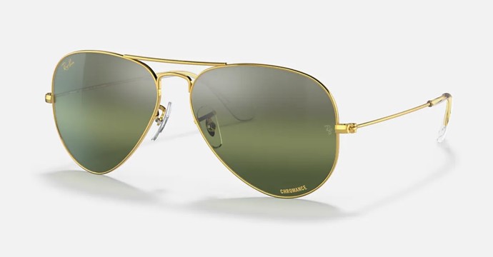 ...a pozornost poutaly i sluneční brýle Chromance od Ray-Ban za 248 dolarů.