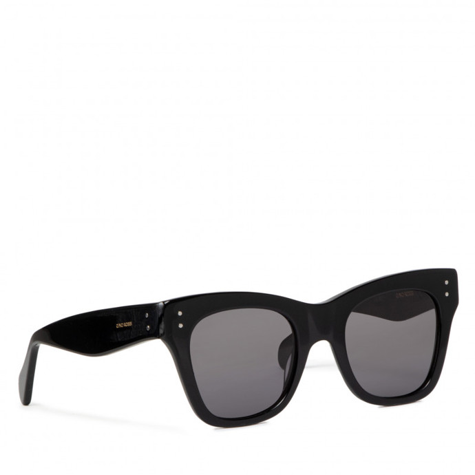 Černé širší obroučky a osvědčený lehce modifikovaný model wayfarer sluší všem. Gino Rossi, 1 599 Kč