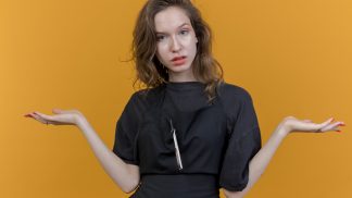 Petra (28): Nepřijde mi normální, že přítel řeší své problémy s bejvalkou. Od toho má mít mě