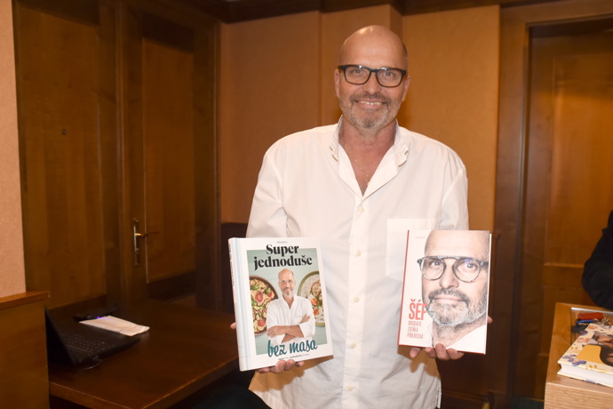 V loňském roce Zdeněk Pohlreich představil své knižní novinky, mimo jiné autobiografii Šéf.