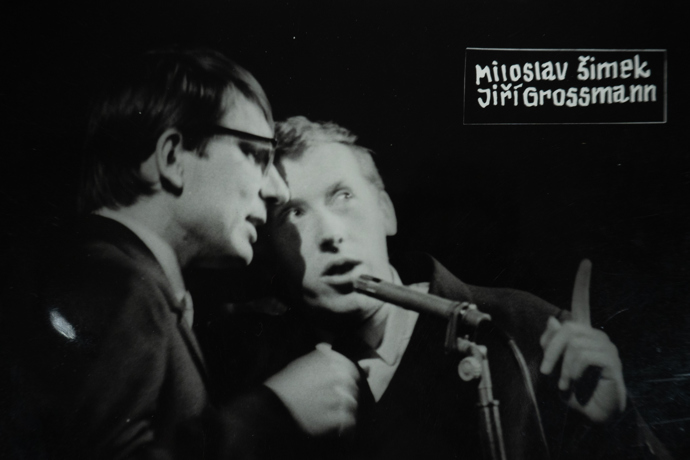 Jiří Grossmann podlehl vážné nemoci v roce 1971. Miluška Voborníková nechyběla coby čestná stráž u jeho rakve.