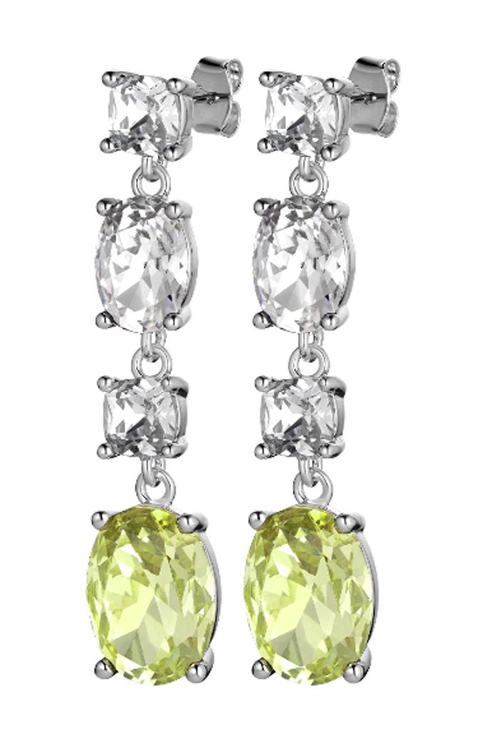 Šperky vždycky dovedou zatočit s výsledným celkem. Obzvlášť pokud jde o nepřehlédnutelné náušnice s velkými kameny značky Dyrberg Kern. Cena: 1 890 Kč