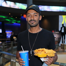 Yemi A.D. je přitom rodákem z Liberce.