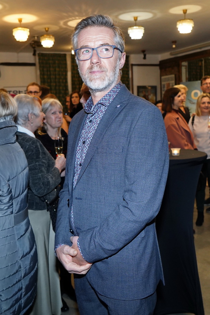 Po nepovedeném prvním manželství a několika divokých vztazích se ocitl v depresi i herec Jiří Langmajer. "Dostal jsem jednu ohromnou šanci, které se říká druhá. A to bylo, že jsem potkal svou druhou ženu,“ rozpovídal se v podcastu (ne)ZÁVISLÁ! „Nebyl jsem to schopen sám zvládnout a to mě dohnalo, abych vyhledal odbornou péči. Prosil jsem doktora, aby se mnou něco udělal.“