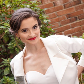 Eva, zde ještě s dlouhými vlasy, se v roce 2022 stala modelkou známého kadeřnictví a zkoušela si svatební účesy. 