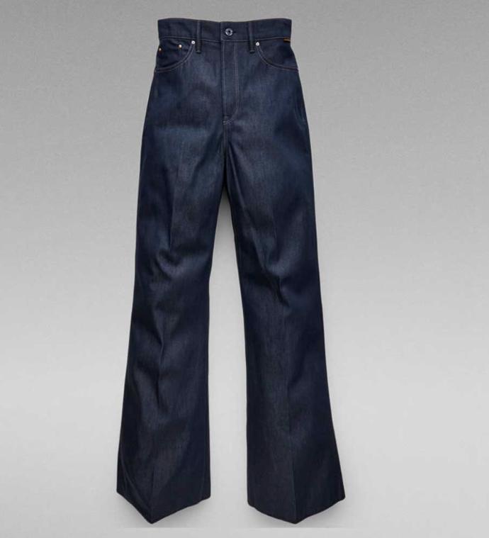 Puky a vysoký pas za příznivou cenu najdete v nabídce značky G-Star-Raw. Cena modelu Deck Ultra High Leg je 3 499 Kč.
