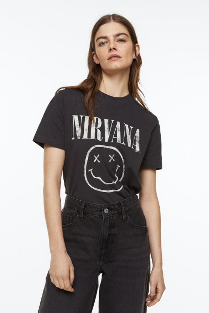 Legendární kapelu doprovází nehynoucí obdiv i dlouho po smrti jejího frontmana Kurta Cobaina. Logo ovládlo letošní kolekci triček a mikin v řetězci H&M. Cena: 299 Kč