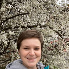 Jak popisuje ve svém příběhu, k překonání nežádoucích účinků léčby jí pomáhají vycházky do přírody a současné jarní počasí k nim přímo vybízí.