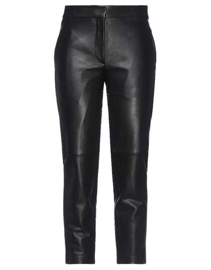 Zaručeně neprohloupíte, pokud si pořídíte kvalitní kalhoty z pravé kůže, která při správné péči nestárne a vydrží krásná dlouhá léta. Maximálně získá ušlechtilou a žádanou patinu. Karl Lagerfeld, 10 900 Kč