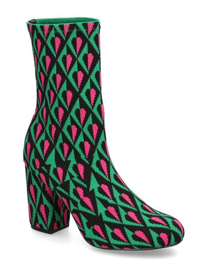 Neonu poskrovnu. Přesto ale nelze tyto kotníčkové boty s výrazným dezénem na ulici přehlédnout. Kate Gray, Humanic, 2 199 Kč