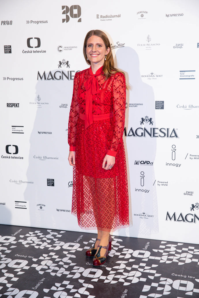 Průhledné krajky na sebe oblékla i Markéta Irglová. 