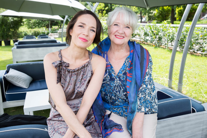 Tereza Kostková pochází z herecké rodiny. Její maminkou je herečka Carmen Mayerová, otcem herec Petr Kostka.