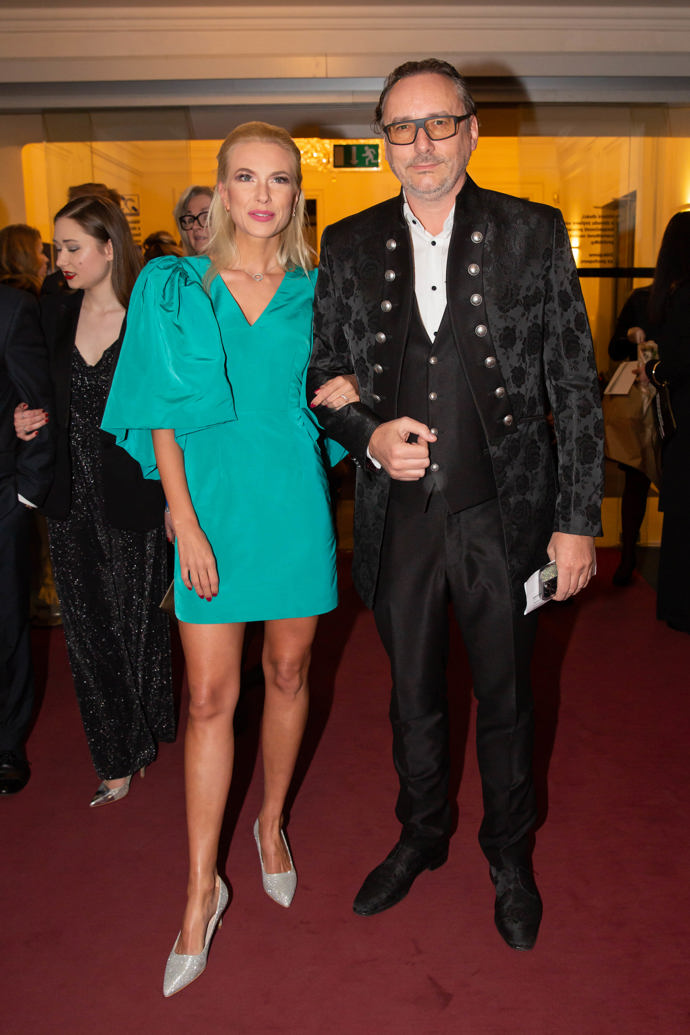 Marian Vojtko se svou partnerkou Helenou, které to slušelo v tyrkysové.