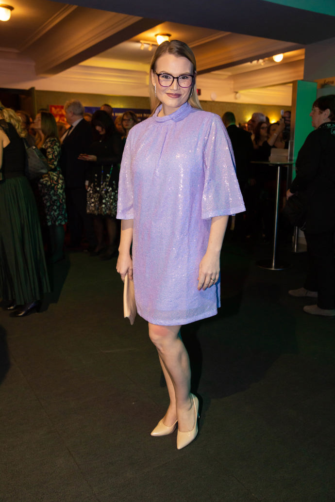 Zpěvačka Elis Ochmanová prý flitrované šaty vytáhla ze skříně.