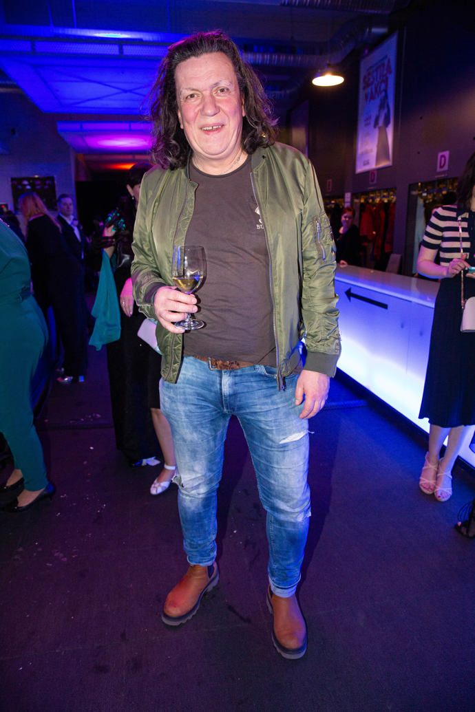 Richard Genzer ten večer hrál, proto na afterpárty přišel oblečený velmi neformálně.