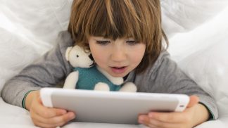 PORADNA: Kolik času by měly děti trávit na tabletu? Do 7 let hodinu denně a bez Harryho Pottera, píše koučka