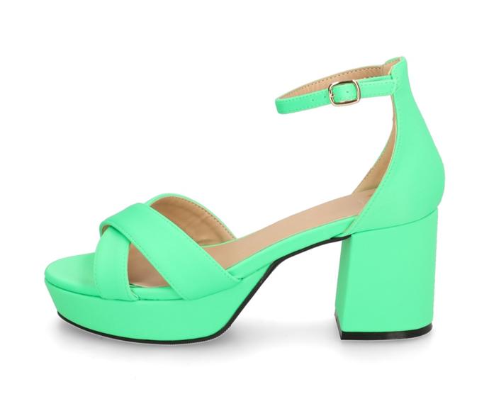 Řada s názvem OMG z kolekce značky Humanic přináší v aktuální nabídce sandálky v několika pestrých odstínech. Nám padly do oka ty zářivě zelené za 899 Kč