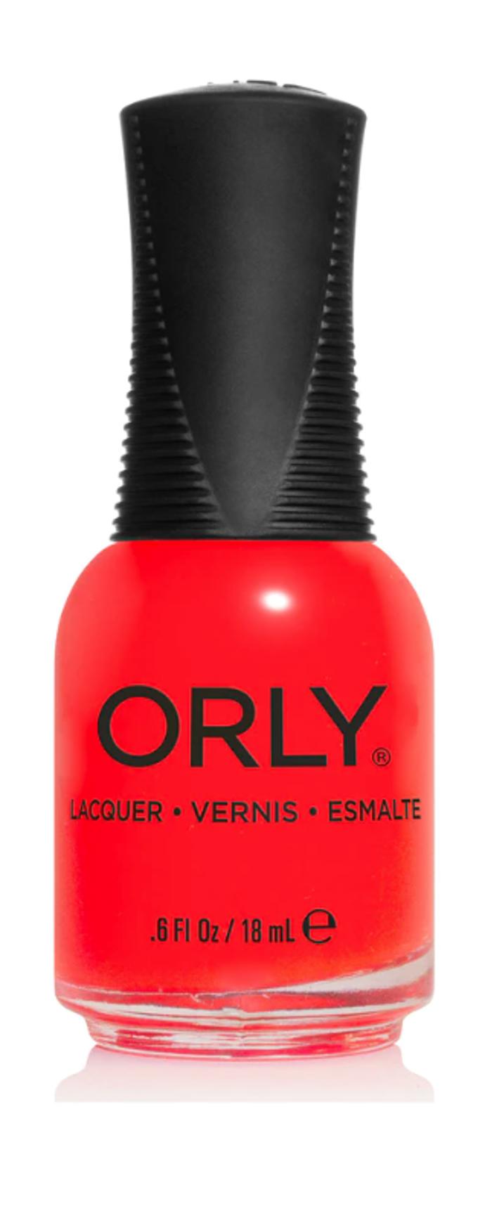 Stranou trendy barev nestojí ani jarní manikúra. Zkuste odstín Muy Caliente, který následuje diktát neonových barev. (269 Kč)