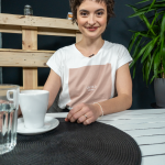 Eva Podzimková navštívila v novém účesu talk show Na kafeečko.