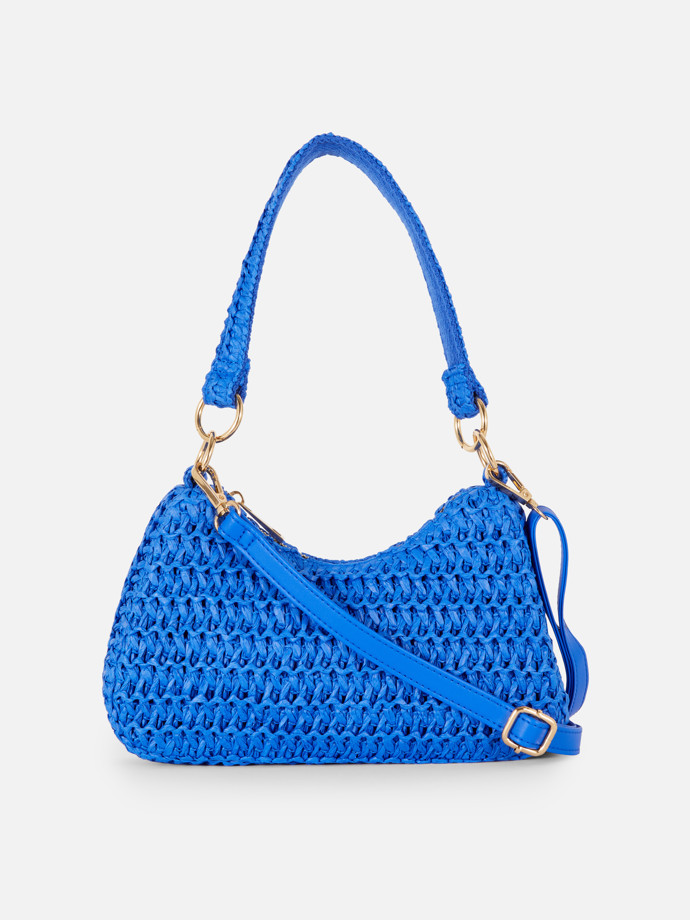 Drobnost, která oslní. Kabelku Primark za 299 Kč vyvedenou v přímé modři nelze přehlédnout. V nabídce ale mají i růžově zářivou variantu Viva Magenta.