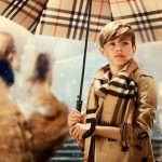 Romeo Beckham v kampani módního domu Burberry z roku 2014.