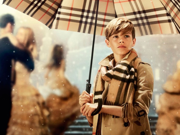 Romeo Beckham v kampani módního domu Burberry z roku 2014.