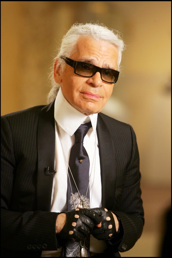 Od roku 1982 byl módní návrhářem Chanelu Karl Lagerfeld, který značku dál udržoval jako jednu z nejikoničtějších na světě. 