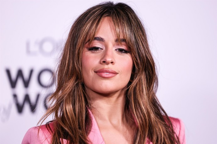 I zpěvačka Camila Cabello vyzkoušela líčení ve stylu panenky Barbie. 