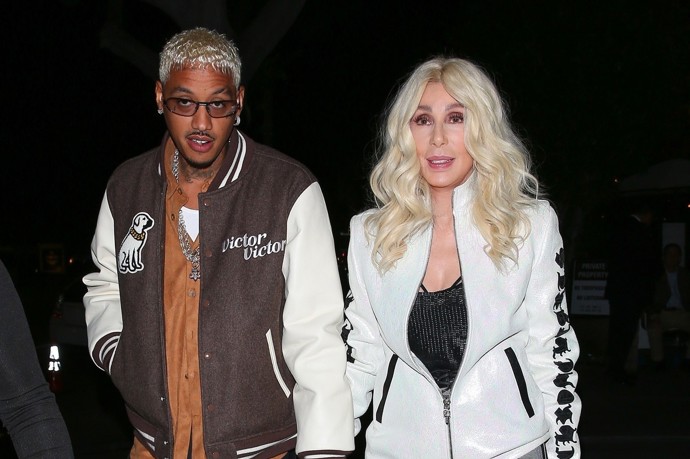 Zpěvačka za poslední dobu omládla, nejspíš i díky novému příteli. 