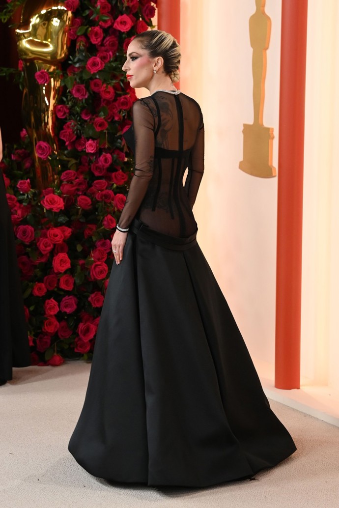 A takto vypadal model Versace zezadu. 