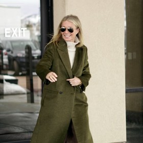 Gwyneth Patrow prožívá ožehavé chvilky. Lyžař, kterého údajně srazila na sjezdovce v roce 2016, se s ní soudí o odškodné. Herečka ale ani na lavici obžalovaných nezapomíná na svůj pověstný módní styl. Na přelíčení chodí oblečená do perfektně sladěných značkových kousků v neutrálních odstínech. Za minulý týden vystřídala dva kabáty, dva svetry, dvoje kalhoty, jeden oblek a polotričko s dlouhou sukní. V outfitu na fotce dorazila na první den soudního líčení.