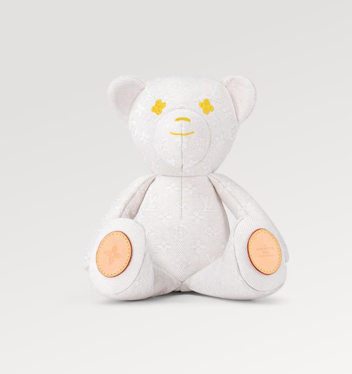 Medvídek k miminkům neodmyslitelně patří, najdete jej i v nové miminkovské nabídce Louis Vuitton, cena na vyžádání.