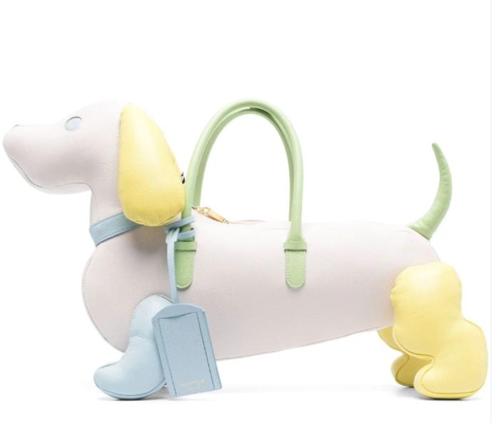 Kolekce rodilého Newyorčana ale zahrnují i jiné živočišné druhy. Jeho kousky potěší třeba milovníky jezevčíků. Cena: 2 240 dolarů