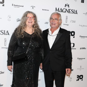 Oldřich Kaiser ani jeho partnerka Dáša Vokatá dress code úplně nesplnili. Ačkoliv by se dalo říct, že částečně prošli. Smoking si herec vzal a Dášiny šaty zakrývaly kolena, ovšem délka by měla být aspoň do půli lýtek.