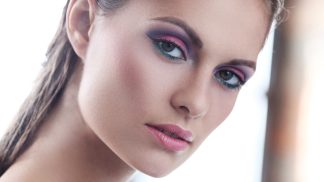 Horoskop: 3 znamení zvěrokruhu, která nevyrazí z domu bez nalíčení