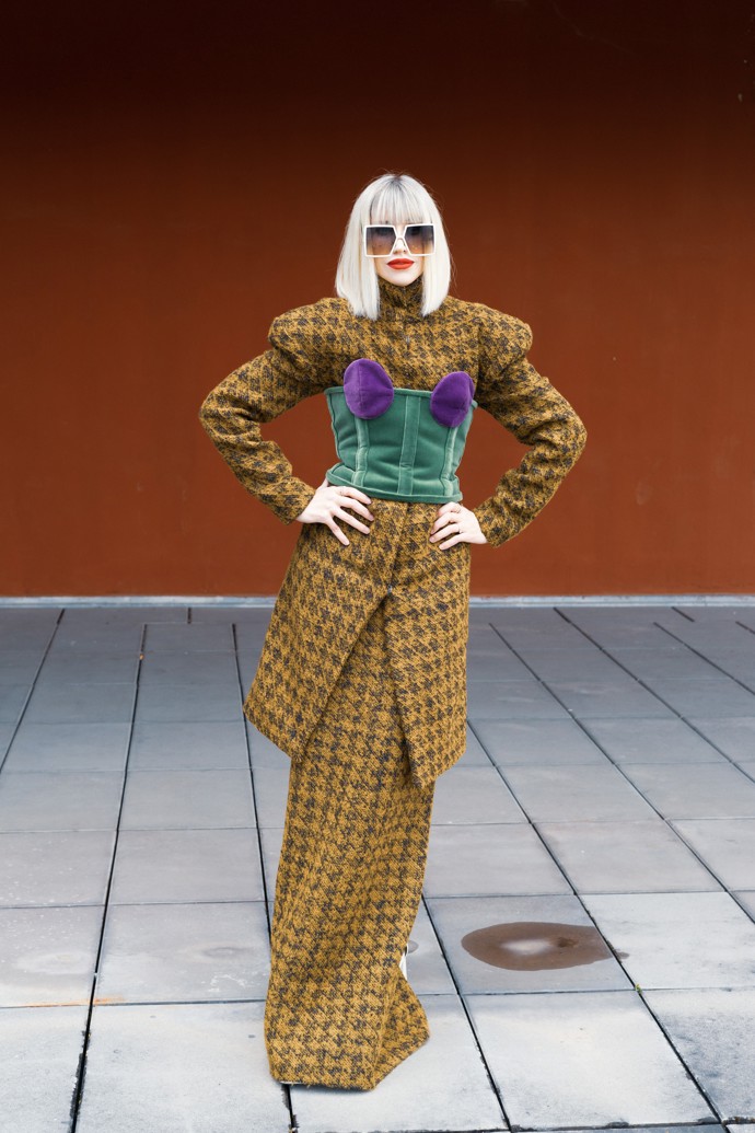 Zevnitř ven. Trend vrstvení prádla na viditelné pozice nemohl módním pábitelům uniknout.