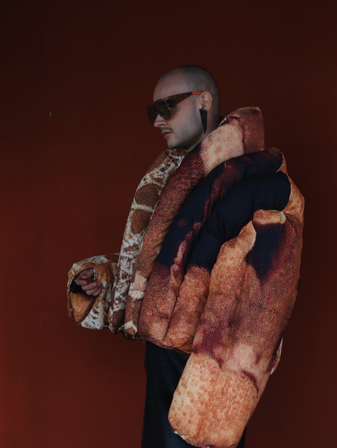 Dress code ulice? Být nepřehlédnutelný.