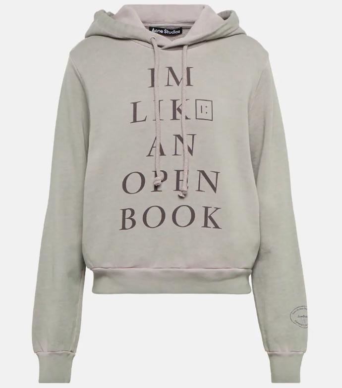 Ztotožňujete se s heslem na mikině Acne Studios? Tak hurá pro ni. Cena: 9 200 Kč