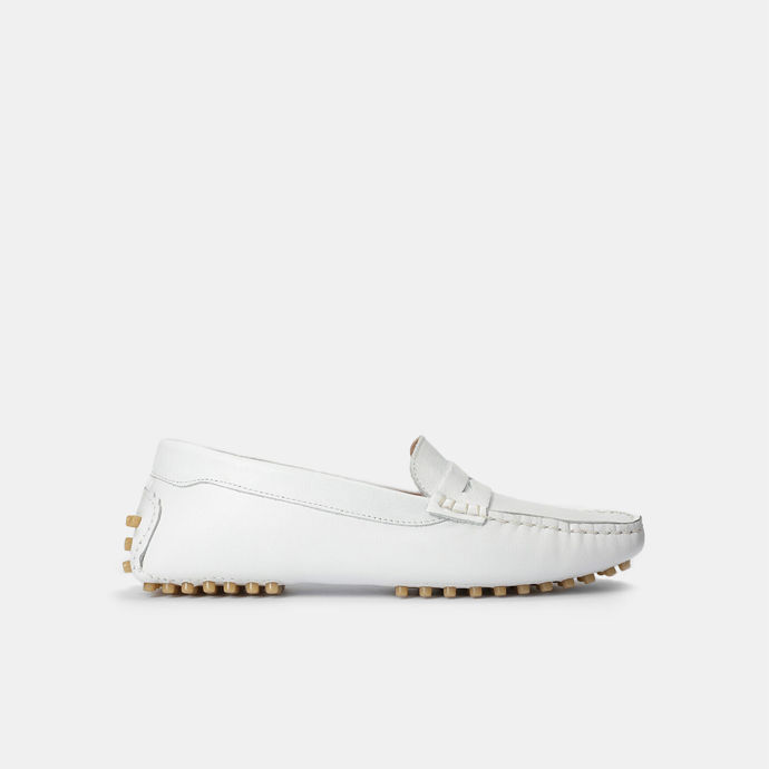 Typické prvky, použitý materiál a jistě i pohodlí při nošení. Garance modelu Baťa za 2 399 Kč.