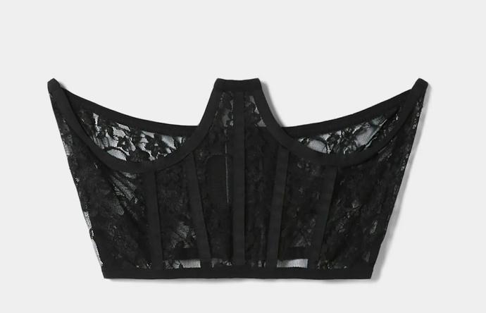 Zvýraznit pas podle posledního výstřelku módy. To znamená vyzbrojit se korzetovým živůtkem nošeným místo opasku. Rafinované! Korzetový pásek, Bershka, 549 Kč