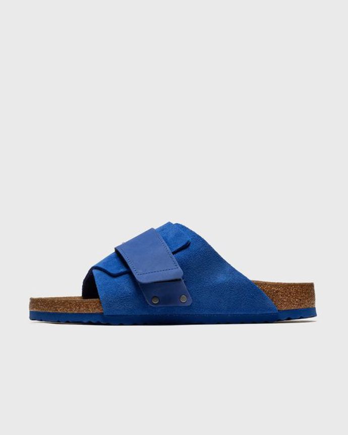 Stále váháte, zda zahoříte pro pantofle? Pokud ano, jedině pro ty v pestrých barvách. Birkenstock, 3 290 Kč