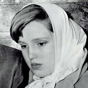 S titulem sex symbol se pojilo i časté střídání partnerů. Cheryl musela neustále trpět nové strejdy. Jeden z nich ji měl znásilnit.