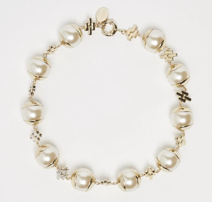 Choker zdobený perlami z kolekce bižuterie značky Weekend Max Mara. Cena 3 200 Kč
