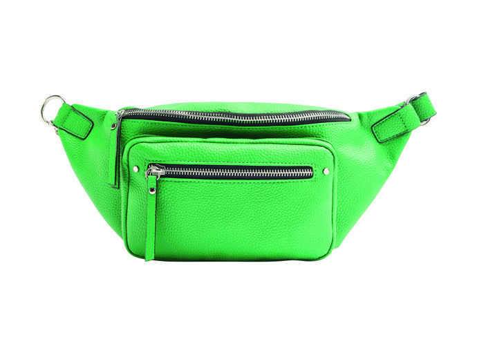 Signální odstín zelené oblékla i ledvinka značky Deichmann, 499 Kč.