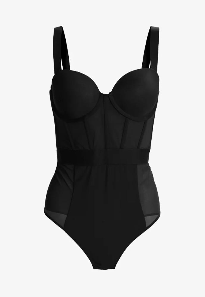 Celotělové prádlové kousky si ani po padesátce rozhodně odpírat nemusíte. Pokud neplýtvají krajkami a příliš průsvitnými prvky, mohou se stát plnohodnotným horním dílem – třeba do saka. DKNY, 1 940 Kč